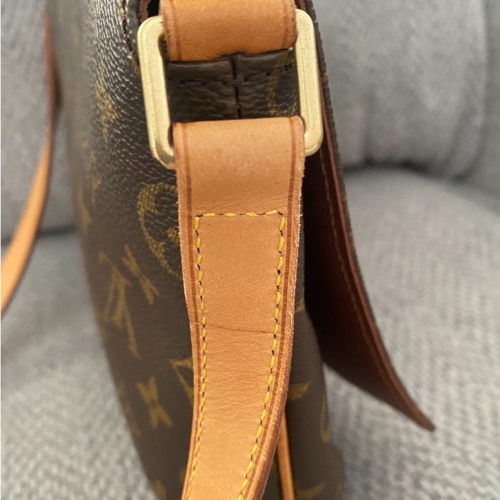 Louis Vuitton Classic Monogram Crossbody Bag - Picture 4 of 10